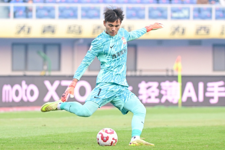 开云-足球报谈U23国脚中超首轮表现：U23国脚竞相出彩，延续希望